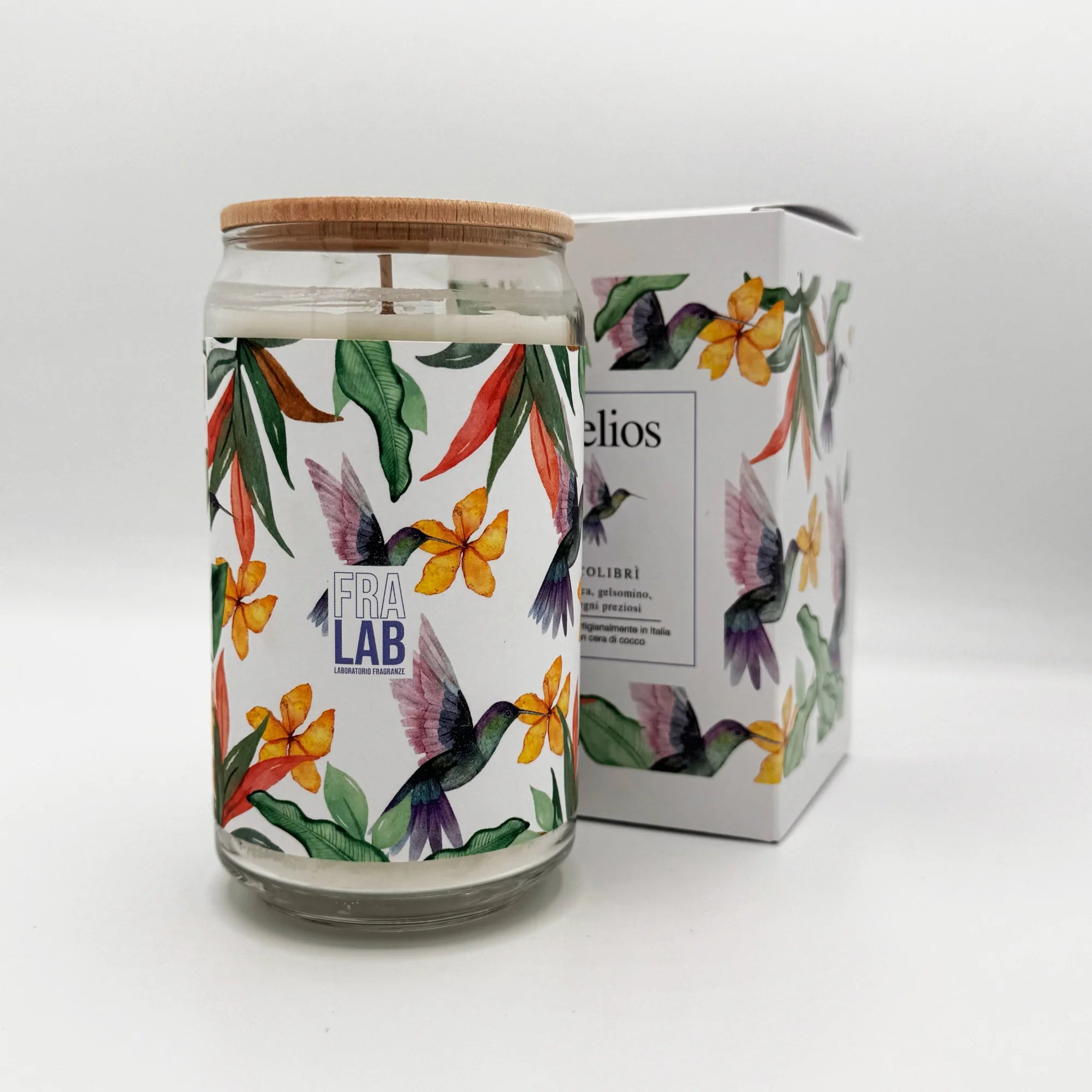 Candela Profumata Colibrì da 390g - Pesca, Gelsomino e Legni Preziosi - Martina Ferrari Concept Store