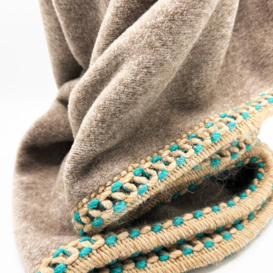 Coperta Soft Bamboo Nimes Tortora – Eleganza Naturale con Dettagli Turchesi - Martina Ferrari Concept Store