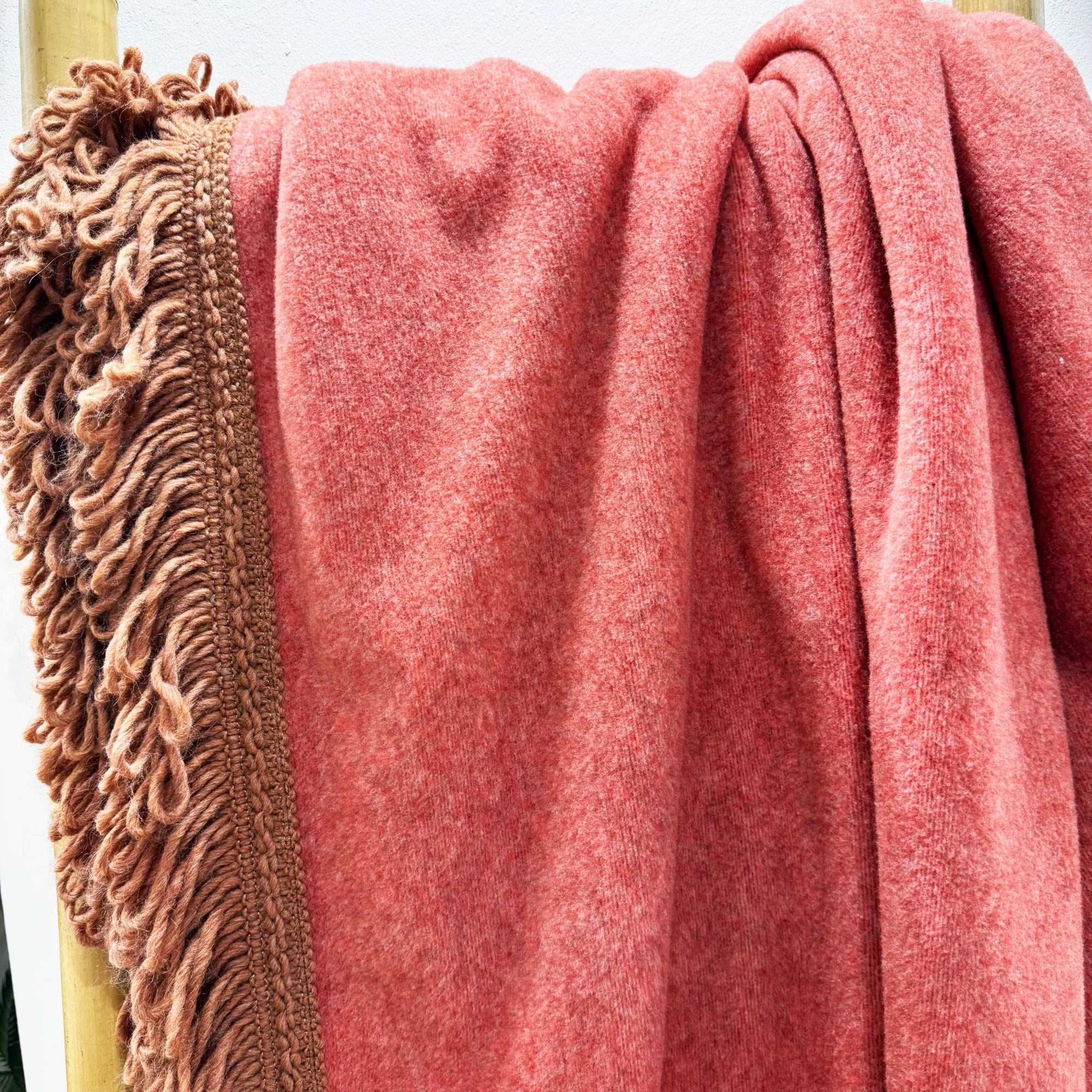 Coperta Soft Bamboo Torchon Lava – Morbidezza Naturale e Dettagli Artigianali - Martina Ferrari Concept Store