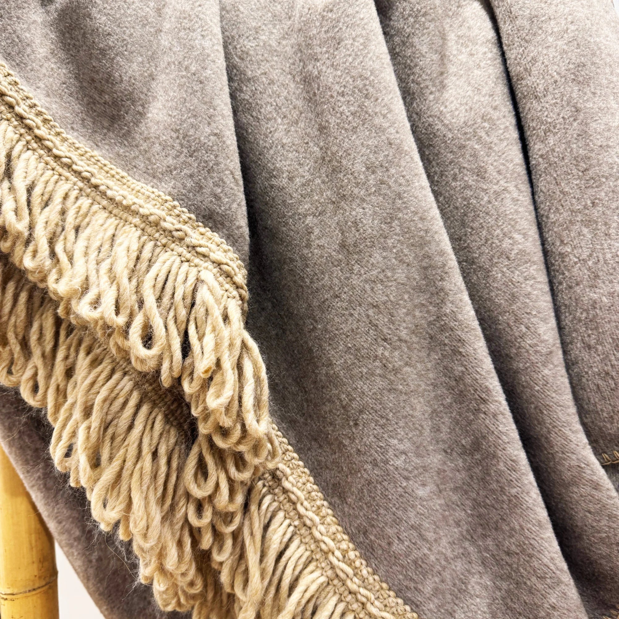 Coperta Soft Bamboo Torchon Tortora – Eleganza Naturale e Comfort Avvolgente - Martina Ferrari Concept Store