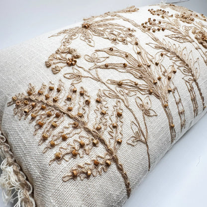 Cuscino Rettangolare Ricamato in Cotone Beige 30x50 cm – Dettagli Naturali - Martina Ferrari Concept Store
